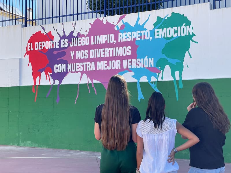 Alumnas del IES Alfaguara ganadoras del I Concurso educativo de frases por un deporte pacífico