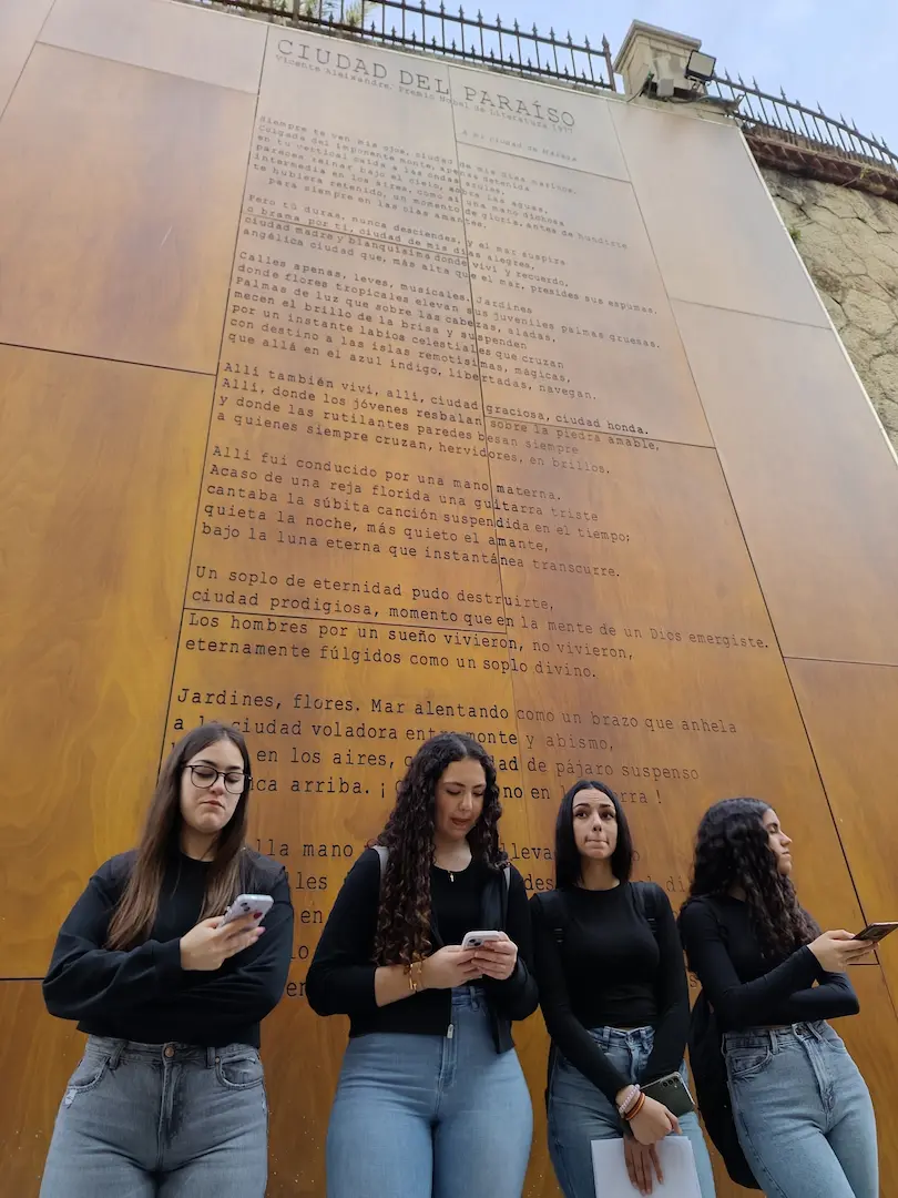 Viaje a Málaga, Festival del Cine 2025 y paseo literario - Poesia de las alumnas
