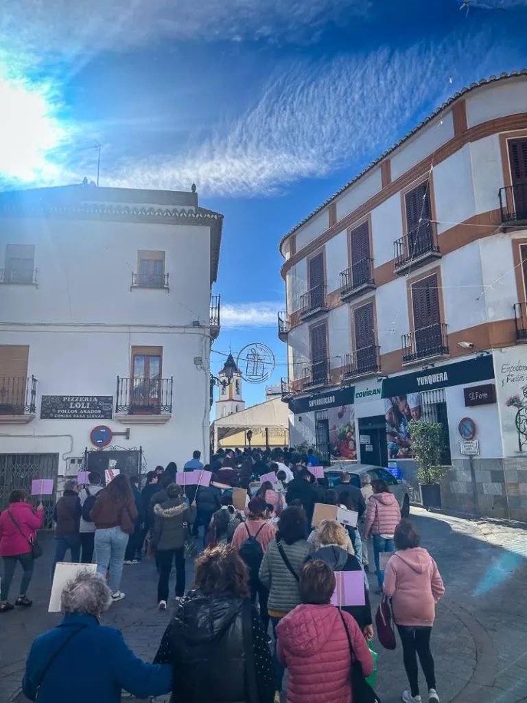 25N 2025 en la marcha camino hacia el manifiesto
