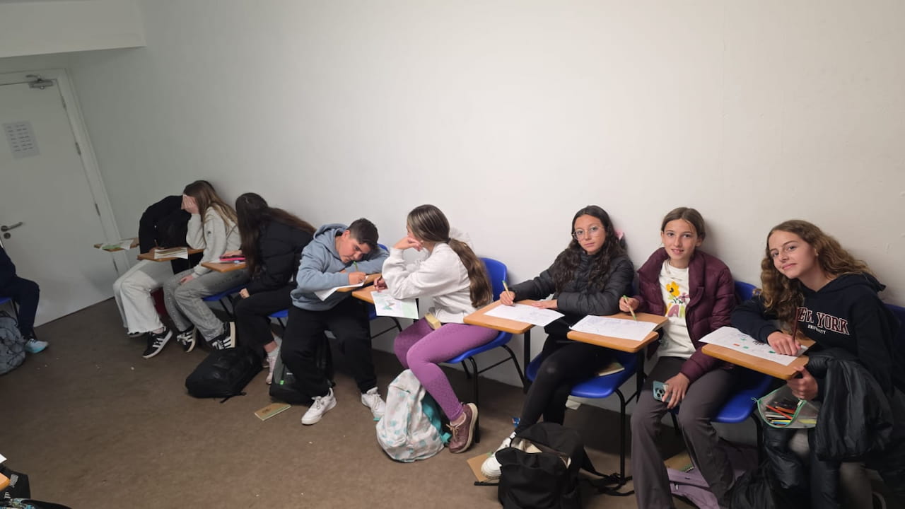 Alumnado en clase en el viaje a Irlanda-2026-inmersion-linguistica-ies-alfaguara